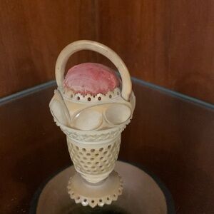 Antique carved vegetable ivory thimble/thread holder slight damage on bottom rim